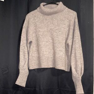 LUMIÈRE Cozy Gray Turtleneck Sweater
